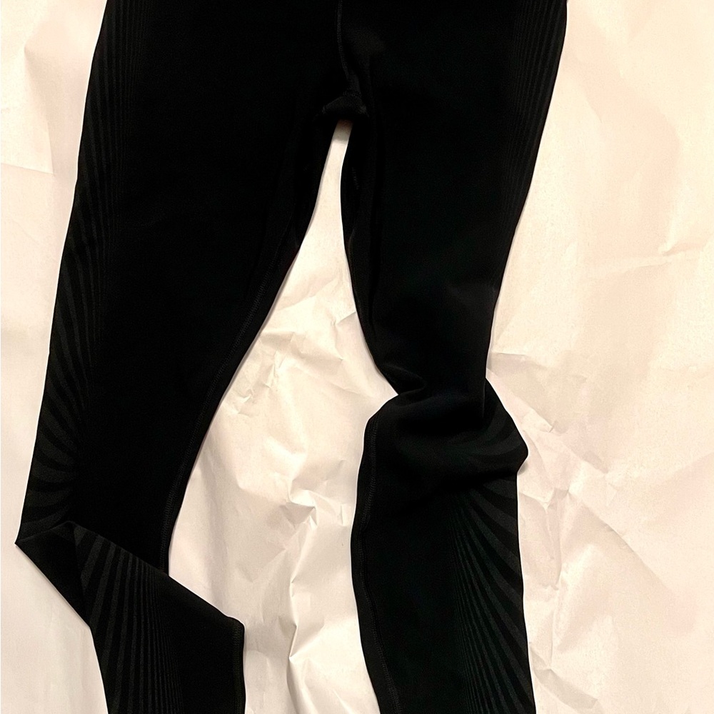 ALO Yoga XS Reflective striped Pants airlift